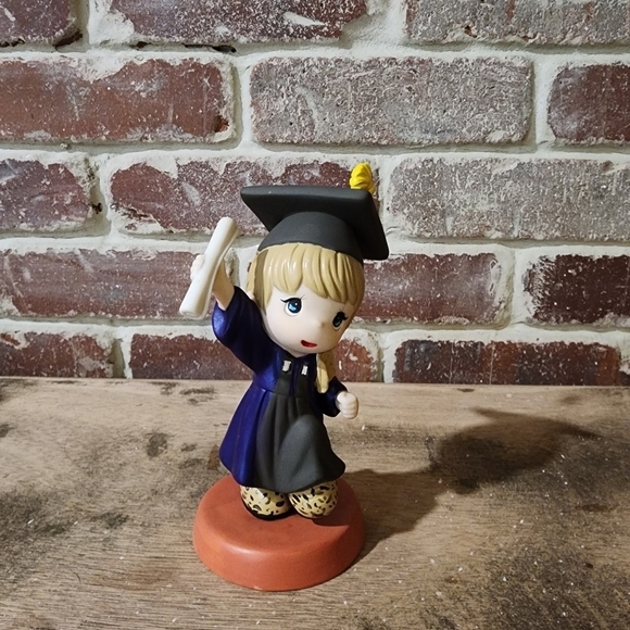 Dr. Taylor Alison Swift NYU Inspired Altered Moments Figurine - Picture 10 of 12